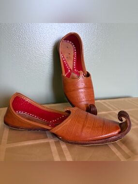 Handmade leather Punjabi Jutti shoes with curled toe men’s 6-6.5 women’s 7-7.5